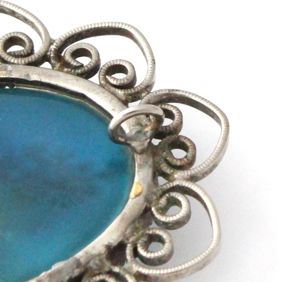 Vintage Pressed Flower Pendant Silver Tone Filigree Dried Flowers in Blue Resin - Picture 4 of 5